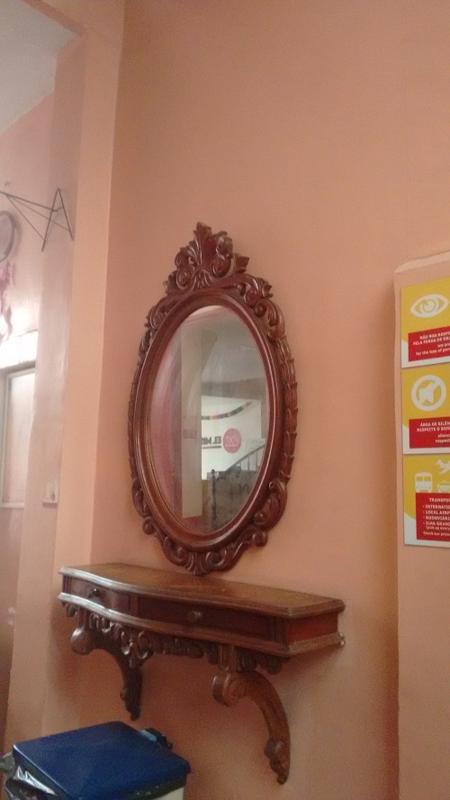 hostel-elmisti-foto-espelho-retro