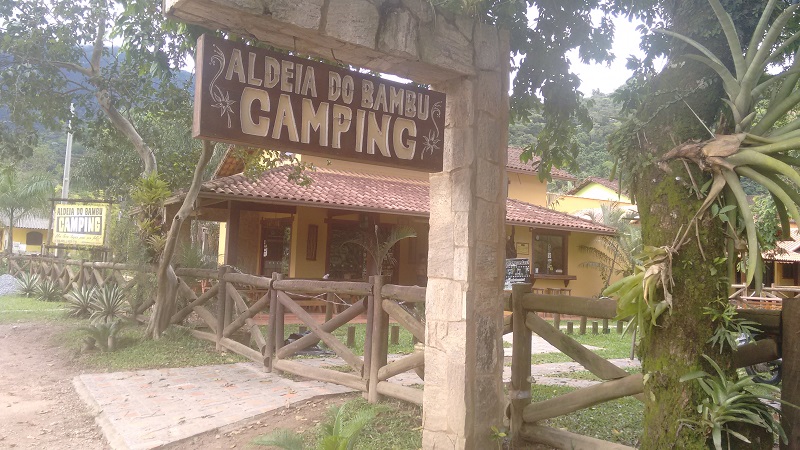 aldeia-velha-placa-indicando-nome-do-camping