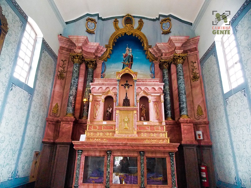 altar-do-interior-da-igreja-do-rosario-em-vila-velha-es