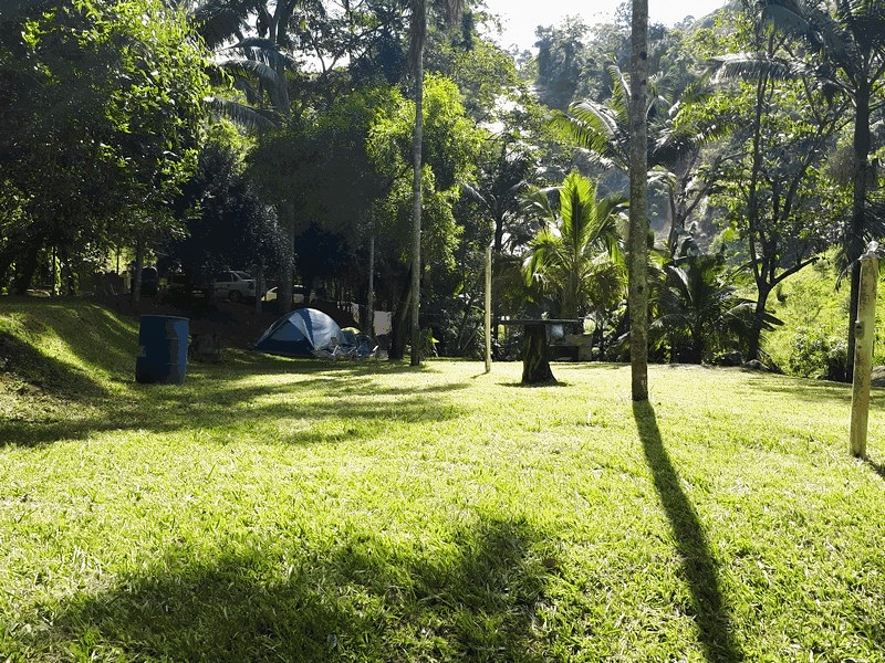 foto-da-area-de-camping-com-uma-barraca