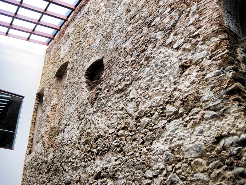 foto-mostra-antigas-ruinas-da-igreja-de-são-tiago-quedeu-lugar-ao-pálacio-anchieta