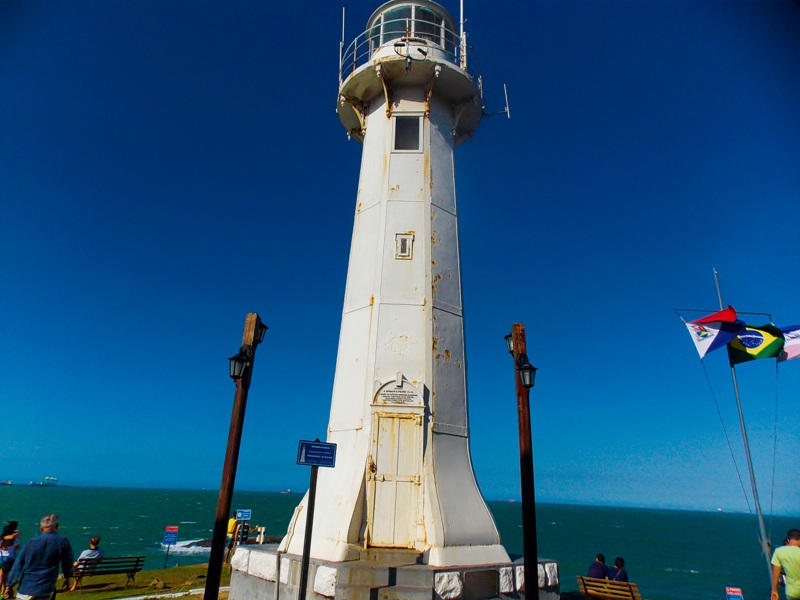 foto-apresenta-a-grandeza-do-farol-santa-luzia-em-vila-velha-roteiro-de-fim-de-semana-em-vila-velha-es