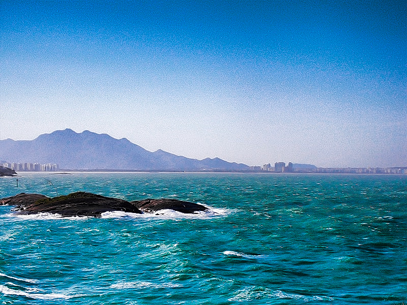 foto-apresenta-imagem-do-alto-mar-da-baia-de-vitoria-roteiro-de-fim-de-semana-em-vila-velha-es