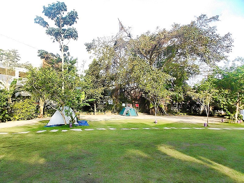 foto-mostra-área-de-camping-gramada