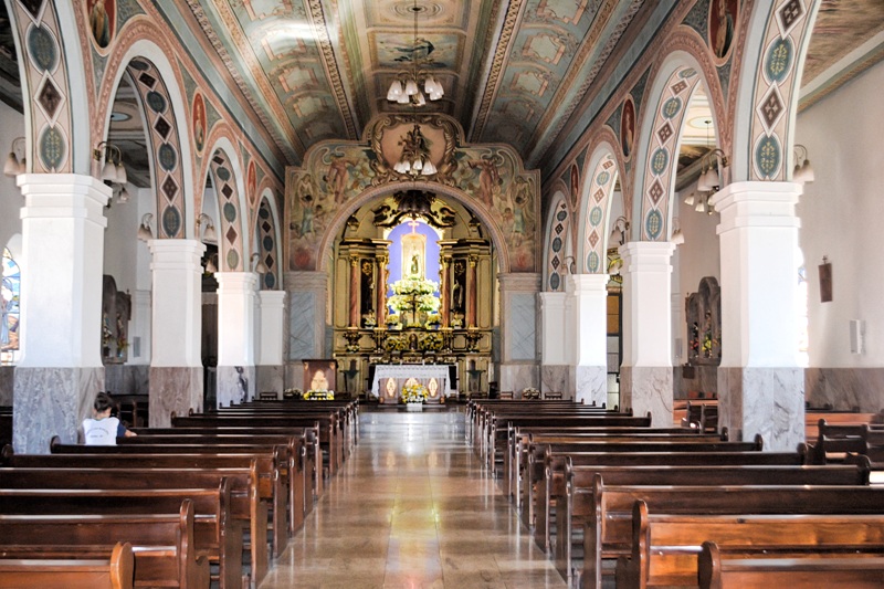 foto-mostra-o-interior-da-igreja-central-da-cidade-de-jarinu-são-paulo-rota-turística-da-uva-jundiaí-sp