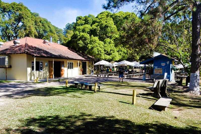 foto-apresenta-casa-aconchegante-onde-fica-o-restaurante-spiandorello-de-frente-para-o-rio-que-corta-a-propriedade-rota-turística-da-uva-jundiaí-sp