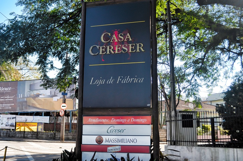 foto-apresenta-placa-da-loja-da-fabrica-cereser-rota-turistica-da-uva-jundiaí-sp