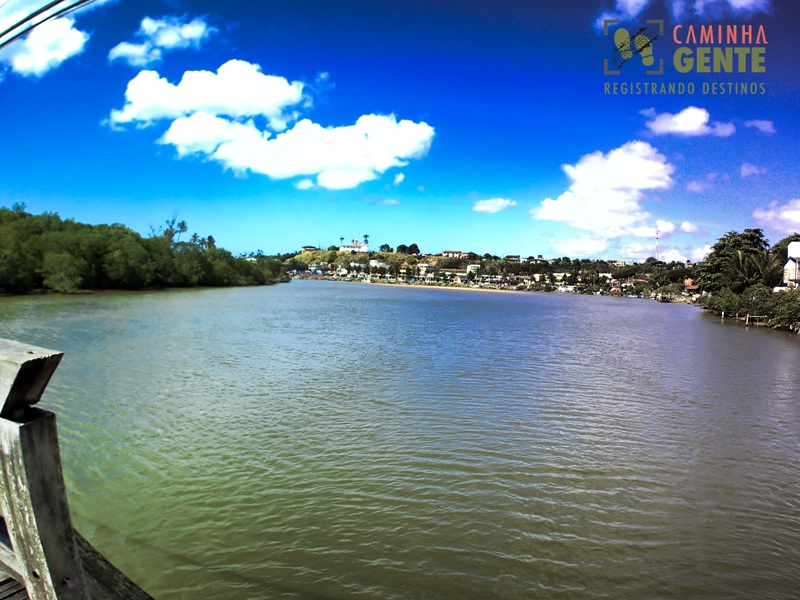 foto-mostra-vista-de-cima-da-ponte-velha-com-o-rio-reis-magos-ao-fundo