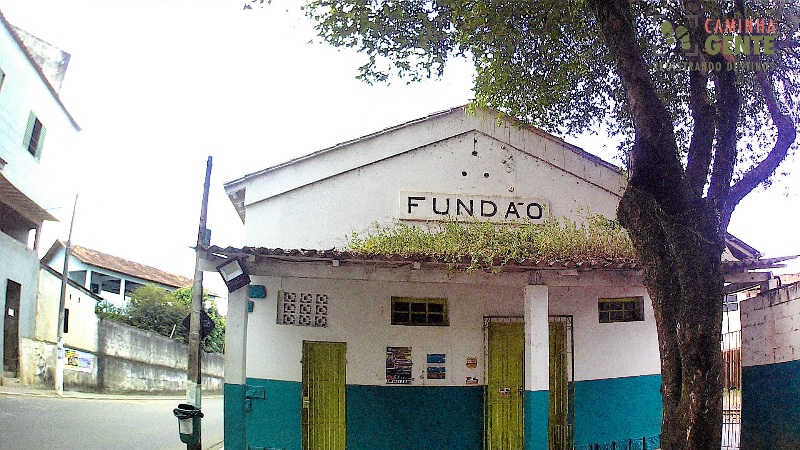 foto-mostra-frente-da-estação-ferroviaria-do-municipio-de-fundao-es
