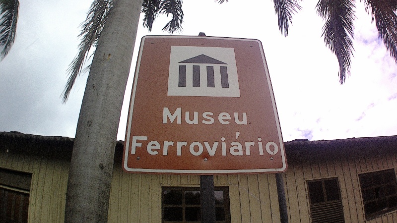 foto-mostra-placa-de-indicação-do-museu-de-joão-neiva-es