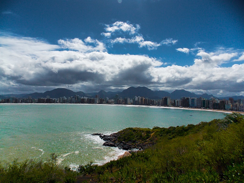 vista-do-mirante-do-morro-da-pescaria-na-praia-do-morro-em-guarapari-es