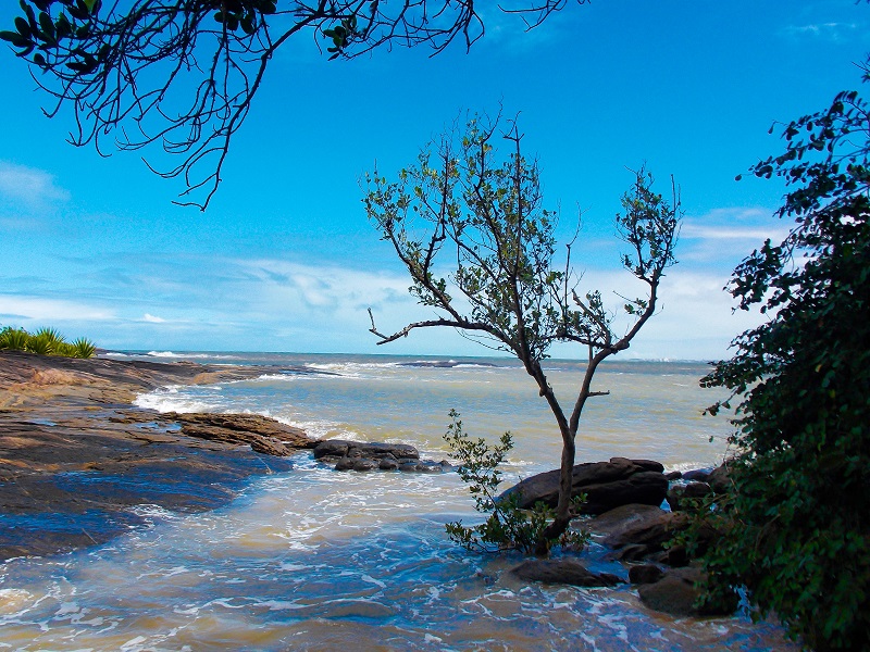 praia-secreta-no-morro-da-pescaria-em-guarapari-es