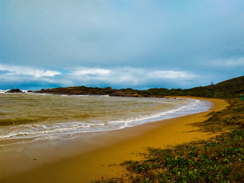 praia-do-ermitão-em-guarapari-es-no-morro-da-pescaria