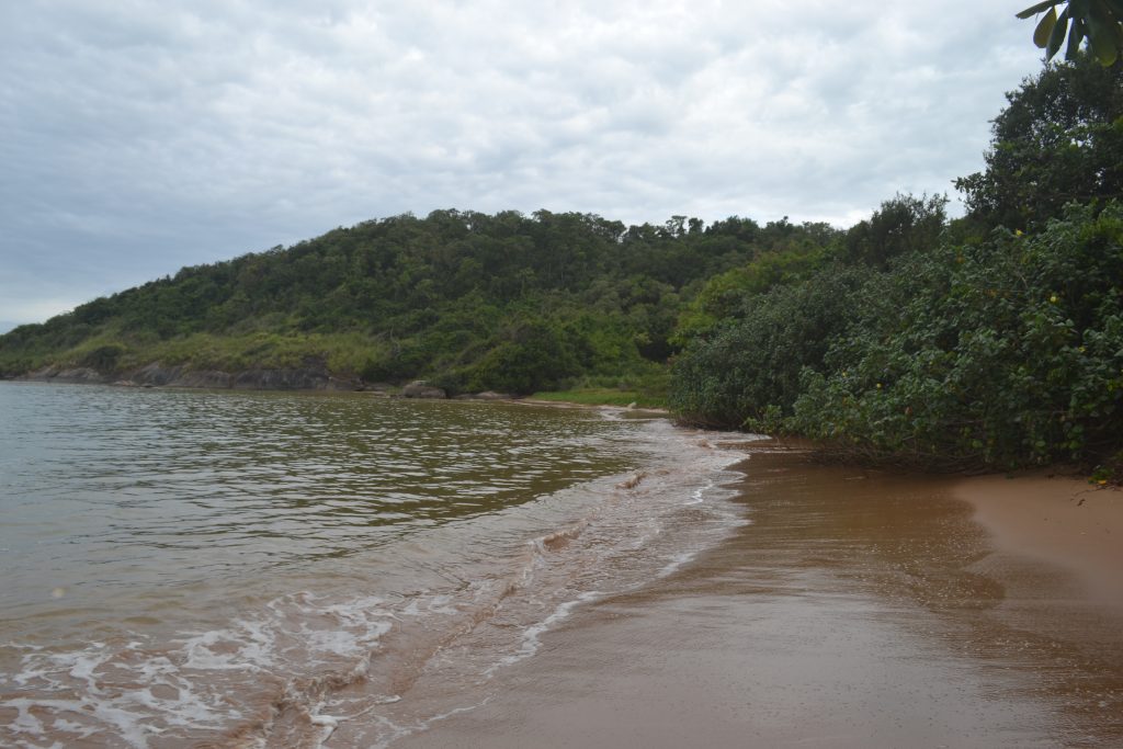 praia-do-martins-em-itapemirim-es