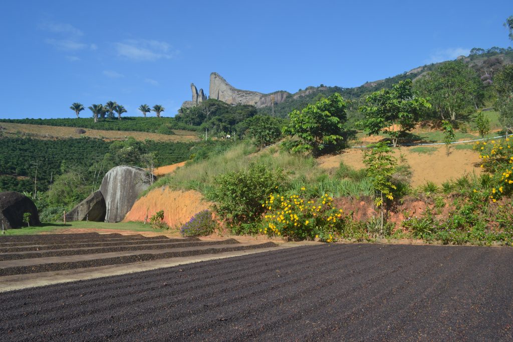 pousada-recanto-da-pedra-cinco-pontões-em-itaguaçú-es