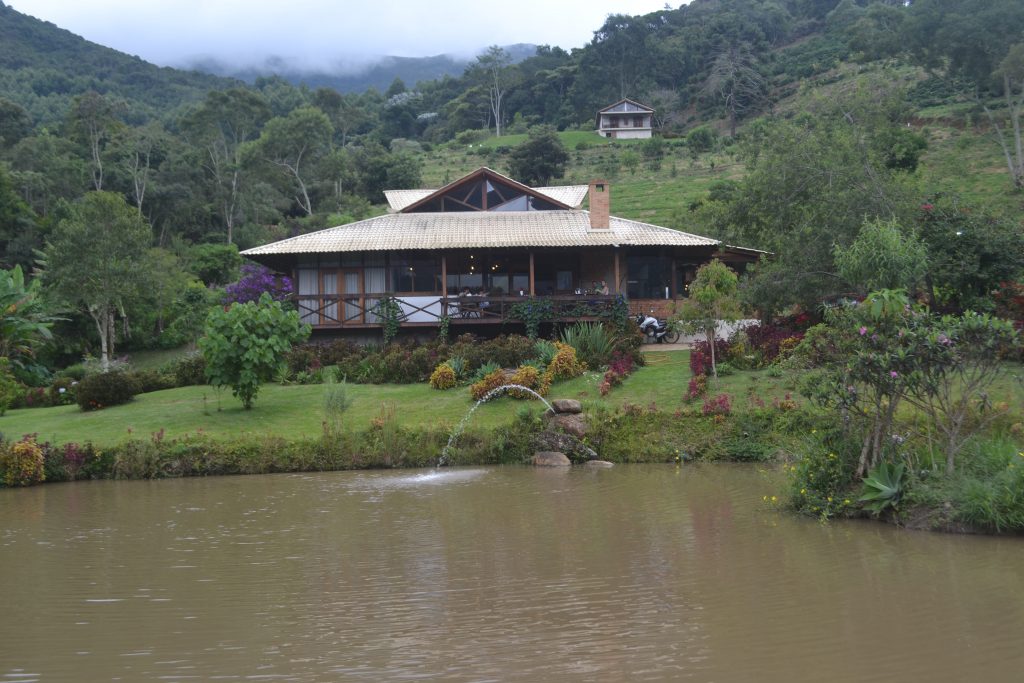 restaurante-pizzaria-e-pousada-casa-do-lago-em-pedra-menina-distrito-de-dores-do-rio-preto-es