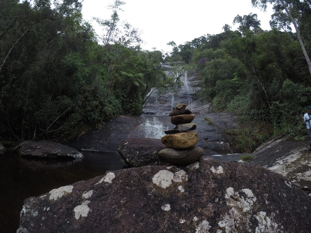 cachoeira-águas-do-caparaó-em-dores-do-rio-preto-es