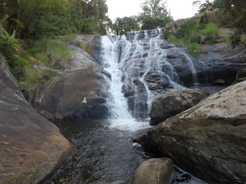 cachoeira-de-baixo-mundo-novo-no-município-de-rio-novo-do-sul-es