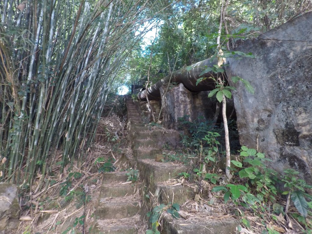 trilha-para-a-cachoeira-de-magaravite-es