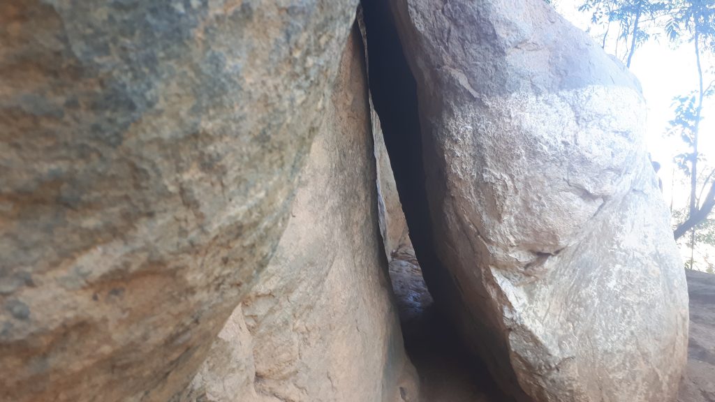 pedra-do-pecado-e-do-perdão-em-agua-santa-iuna-es