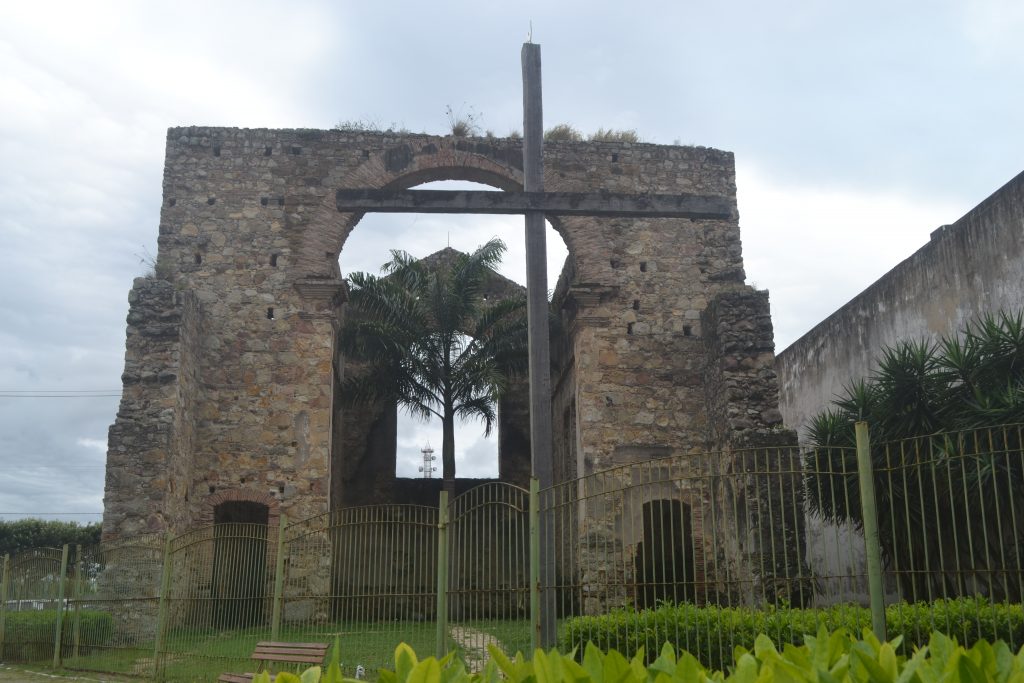 imagem-de-igreja-em-ruinas