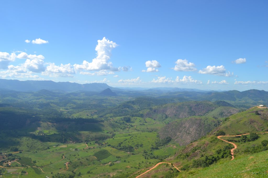 vista-da-rampa-de-voo-livre-de-itarana-em-pedra-alegre-es