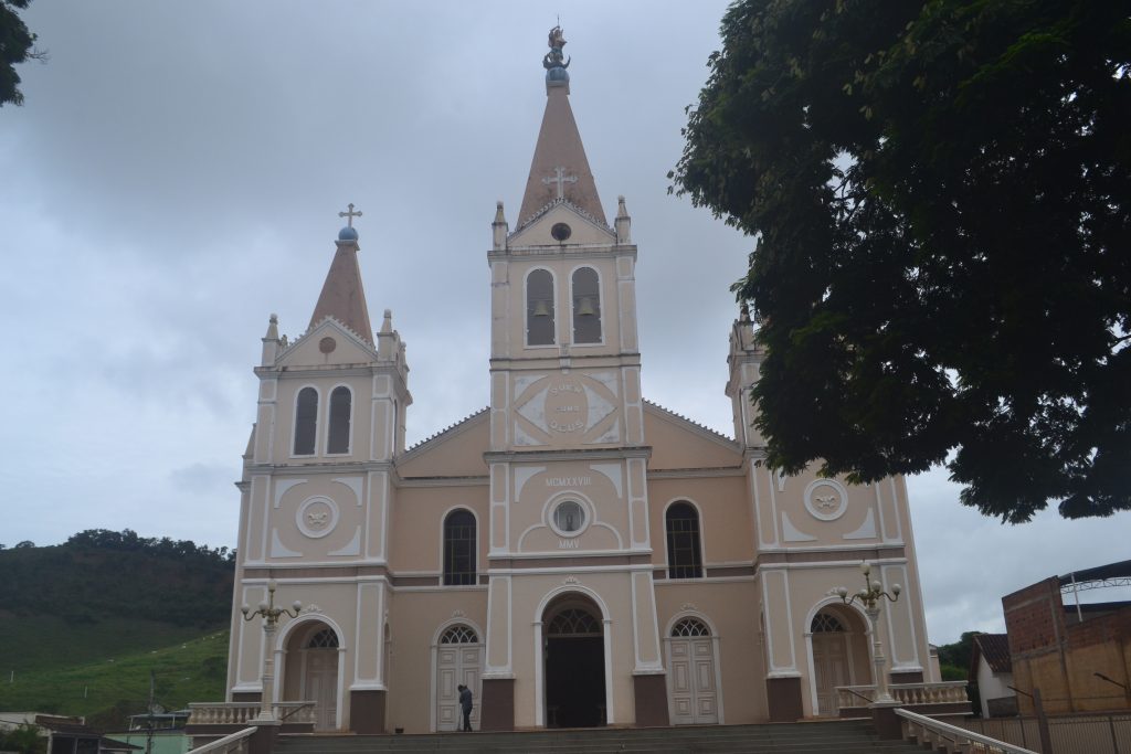 igreja-matriz-são0miguel-arcanjo-de-guaçui-es