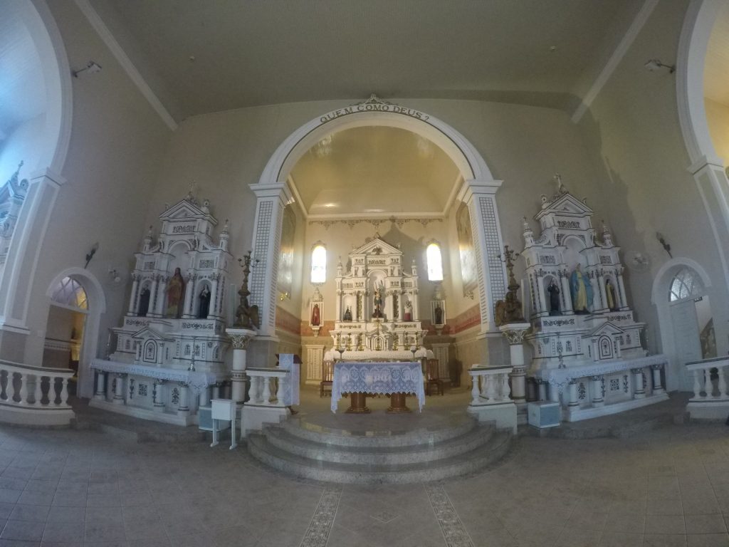 interior-da-igreja-são-miguel-arcanjo-em-guaçuí-es