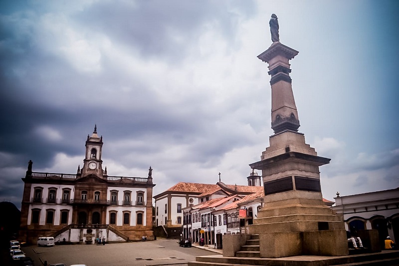 praça-tiradentes-em-minas-gerais