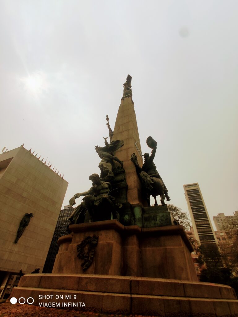 monumento-da-praça-marechal-deodoro-praça-da-matriz-em-porto-alegre-rs